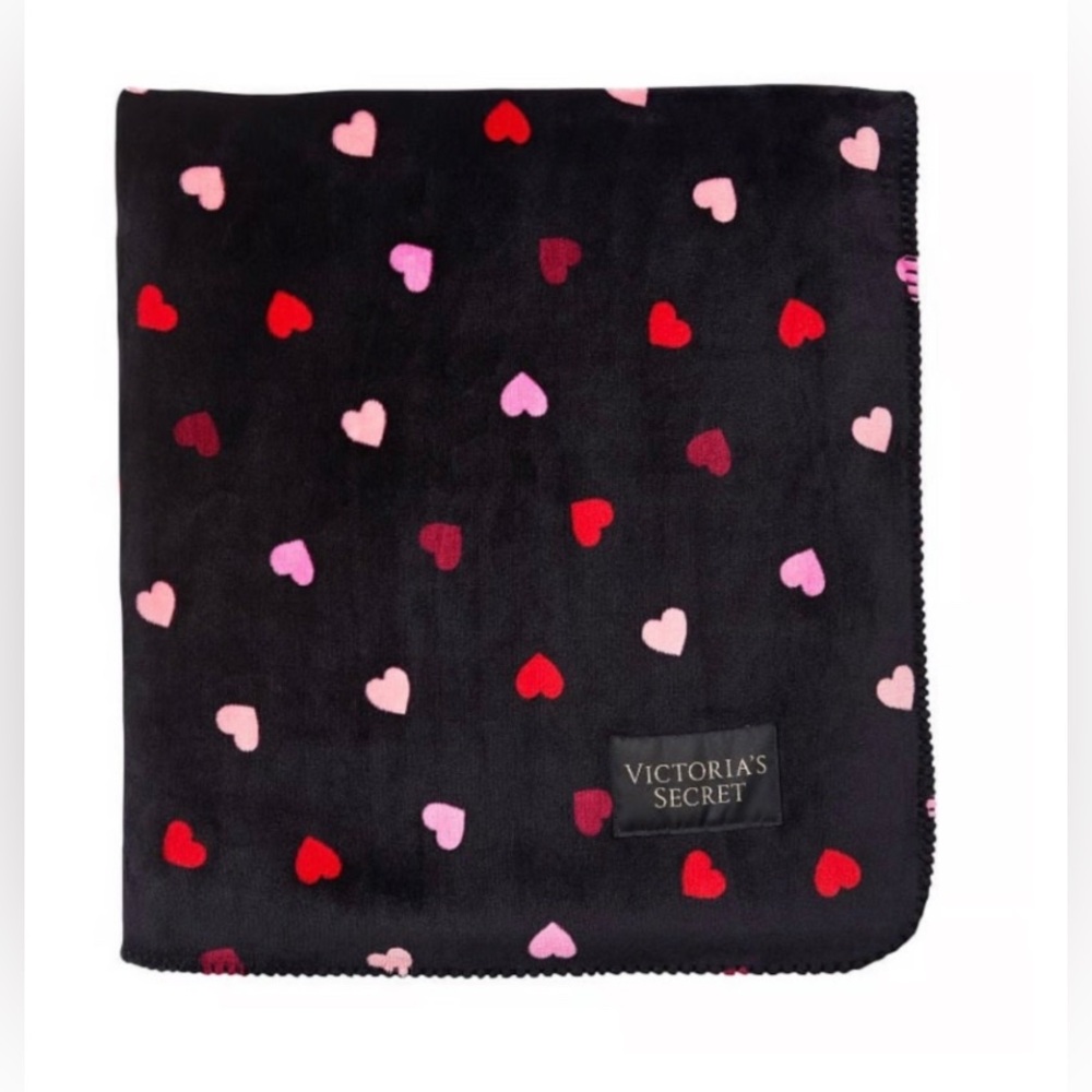 ✨Victoria’s Secret Plush Throw Blanket ✨ Red & Pink Heart Print ✨